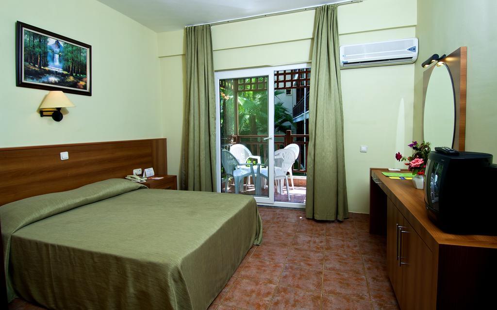 Belinda Beach Club Kumkoy Room photo